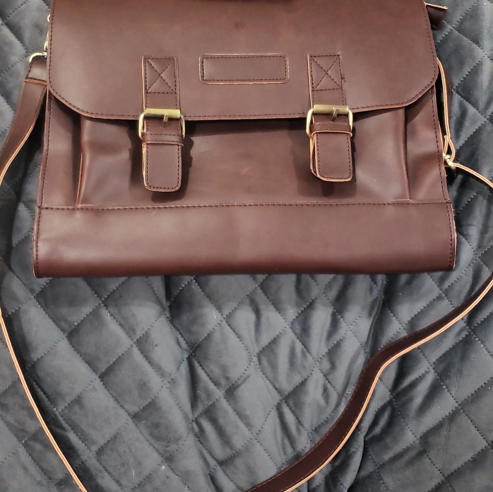 Handmade leather messenger bag made in Italy